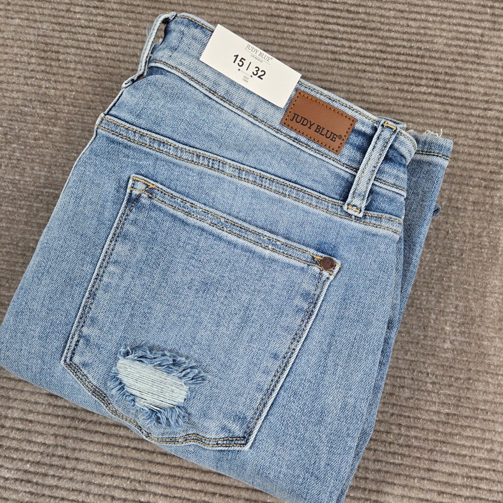 Judy Blue Women 15/32 Light Wash High Waist Straight Fit Raw Hem Jeans JB82502LT